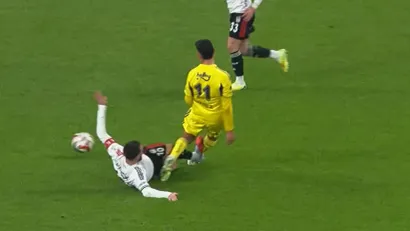 Faul zbog kojeg je Orkun Kokču dobio crveni karton na prošlom prvenstvenom derbiju sa Fenerbahčeom (©YouTube)